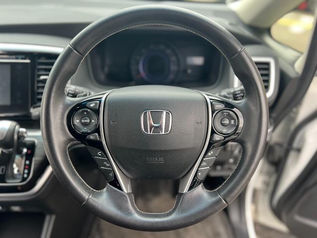 オデッセイ アブソルート・２０ｔｈアニバーサリー　ワンオーナー／ホンダセンシング／エアロ／純正ナビ／フルセグ／バックカメラ／Ｂｌｕｅｔｏｏｔｈ対応／電動シート／プッシュスタート／スマートキー／アイドリングストップ搭載／両側電動スライドドア（22枚目）