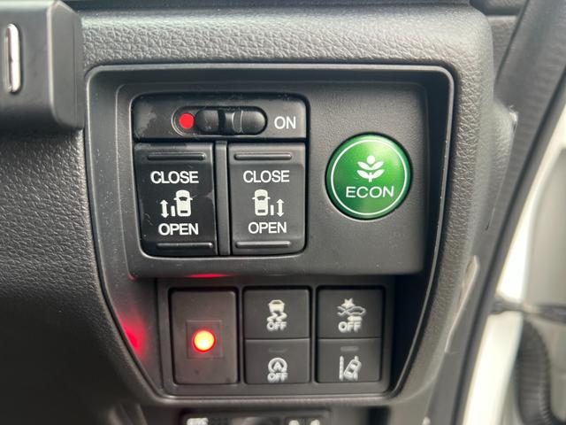 オデッセイ アブソルート・２０ｔｈアニバーサリー　ワンオーナー／ホンダセンシング／エアロ／純正ナビ／フルセグ／バックカメラ／Ｂｌｕｅｔｏｏｔｈ対応／電動シート／プッシュスタート／スマートキー／アイドリングストップ搭載／両側電動スライドドア（28枚目）