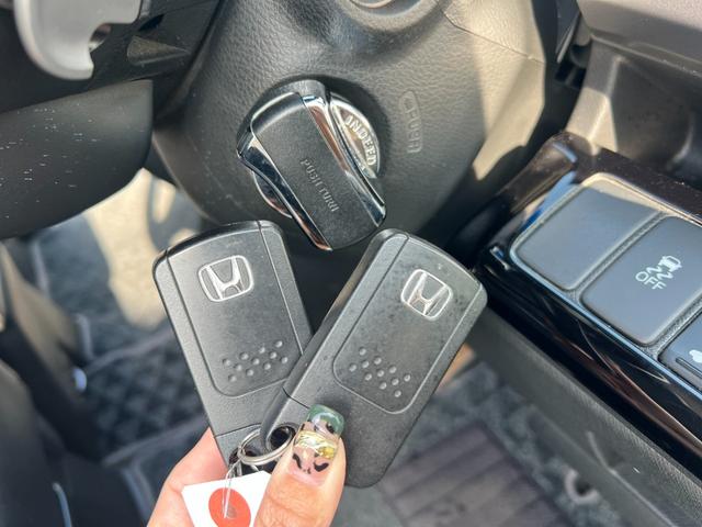 ステップワゴンスパーダ Ｚ　後期／ドライブレコーダー前後／ーシートカバー／純正ナビ／９インチナビ／バックカメラ／フルセグ／後席モニター／アイドリングストップ搭載／オートライト／ＥＴＣ（29枚目）