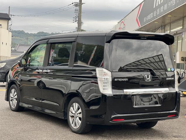ステップワゴンスパーダ Z 純正ナビ/9インチナビ/バックカメラ/アイドリングストップ搭載/両側電動スライドドア/オートライト/パドルシフト/スマートキー(13枚目)