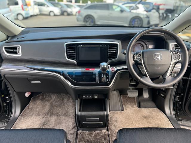 オデッセイ アブソルート　純正ナビ／Ｂｌｕｅｔｏｏｔｈ対応／後席モニター／バックカメラ／スマートキー／アイドリングストップ搭載／両側電動スライドドア／（20枚目）