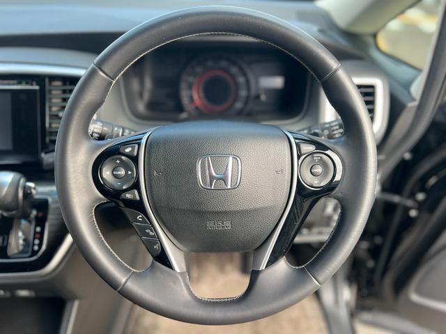 オデッセイ アブソルート　純正ナビ／Ｂｌｕｅｔｏｏｔｈ対応／後席モニター／バックカメラ／スマートキー／アイドリングストップ搭載／両側電動スライドドア／（22枚目）