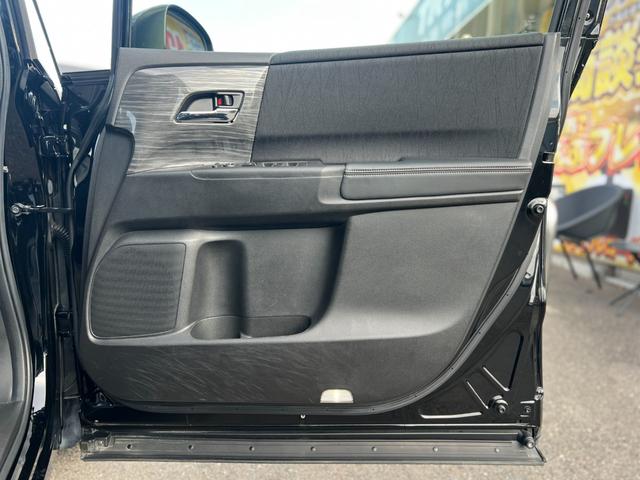 オデッセイ アブソルート　純正ナビ／Ｂｌｕｅｔｏｏｔｈ対応／後席モニター／バックカメラ／スマートキー／アイドリングストップ搭載／両側電動スライドドア／（37枚目）