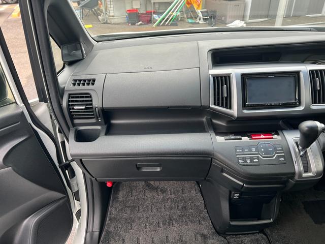 ステップワゴンスパーダ Ｚ　後期／ケンウッドメモリーナビ／地デジ／オートライト／アイドリングストップ搭載／両側電動スライドドア／ＥＴＣ／スマートキー／バックカメラ／８人乗り（30枚目）