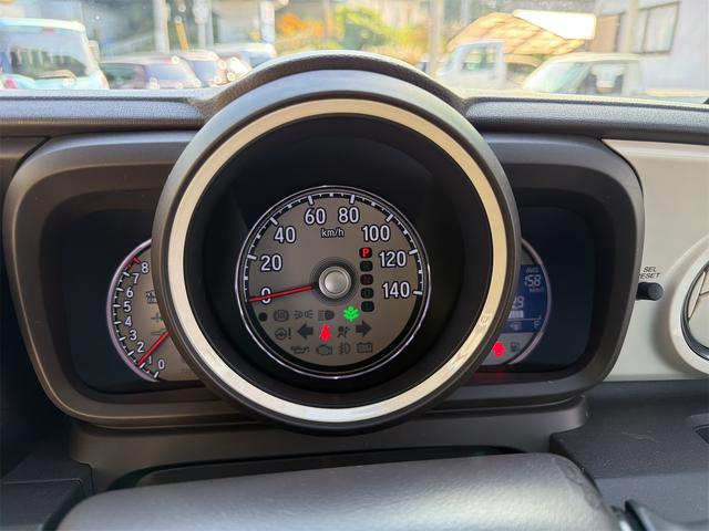 とても運転席から見やすいメーターパネル！