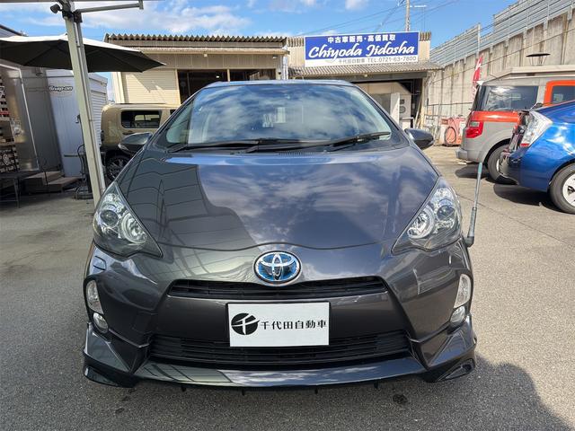 アクア Ｇブラックソフトレザーセレクション　純正ナビ　スマートキー　プッシュスタート　エアロパーツ　（フロントサイドステップ　リアアンダー　ルーフ）　電動格納ドアミラー　　ドアバイザー　ＥＴＣ　ＴＶ　コーナーポール　社外１５インチアルミ（2枚目）