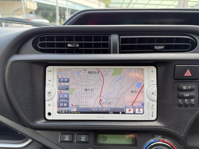 アクア Ｇブラックソフトレザーセレクション　純正ナビ　スマートキー　プッシュスタート　エアロパーツ　（フロントサイドステップ　リアアンダー　ルーフ）　電動格納ドアミラー　　ドアバイザー　ＥＴＣ　ＴＶ　コーナーポール　社外１５インチアルミ（10枚目）