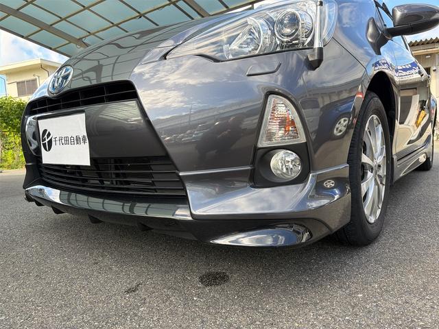 アクア Ｇブラックソフトレザーセレクション　純正ナビ　スマートキー　プッシュスタート　エアロパーツ　（フロントサイドステップ　リアアンダー　ルーフ）　電動格納ドアミラー　　ドアバイザー　ＥＴＣ　ＴＶ　コーナーポール　社外１５インチアルミ（27枚目）