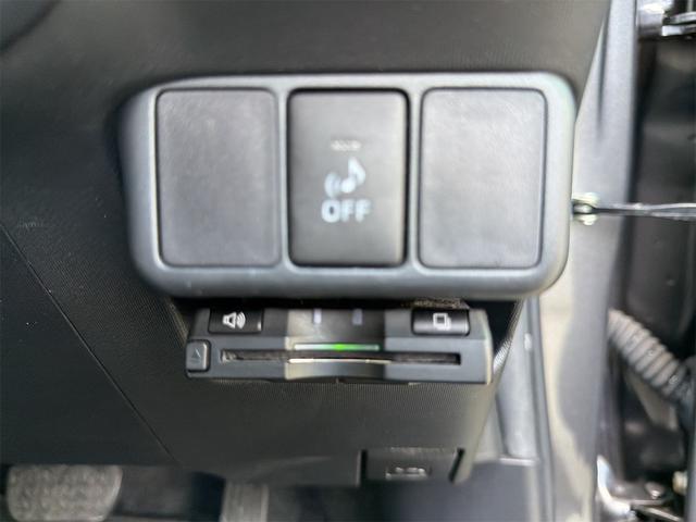 アクア Ｇブラックソフトレザーセレクション　純正ナビ　スマートキー　プッシュスタート　エアロパーツ　（フロントサイドステップ　リアアンダー　ルーフ）　電動格納ドアミラー　　ドアバイザー　ＥＴＣ　ＴＶ　コーナーポール　社外１５インチアルミ（52枚目）