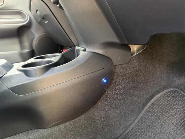 アクア Ｇブラックソフトレザーセレクション　純正ナビ　スマートキー　プッシュスタート　エアロパーツ　（フロントサイドステップ　リアアンダー　ルーフ）　電動格納ドアミラー　　ドアバイザー　ＥＴＣ　ＴＶ　コーナーポール　社外１５インチアルミ（73枚目）