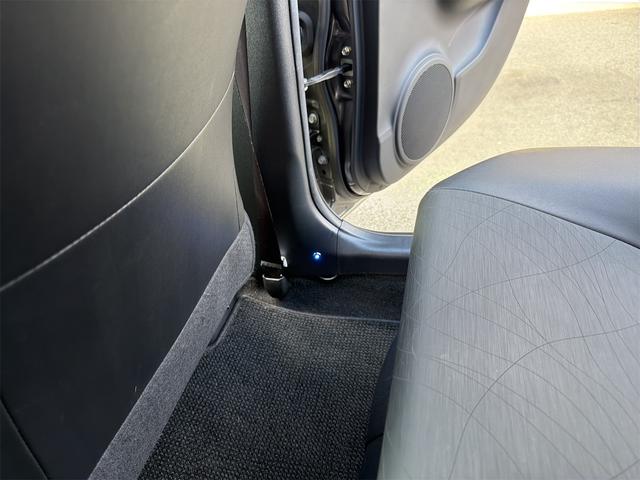 アクア Ｇブラックソフトレザーセレクション　純正ナビ　スマートキー　プッシュスタート　エアロパーツ　（フロントサイドステップ　リアアンダー　ルーフ）　電動格納ドアミラー　　ドアバイザー　ＥＴＣ　ＴＶ　コーナーポール　社外１５インチアルミ（77枚目）