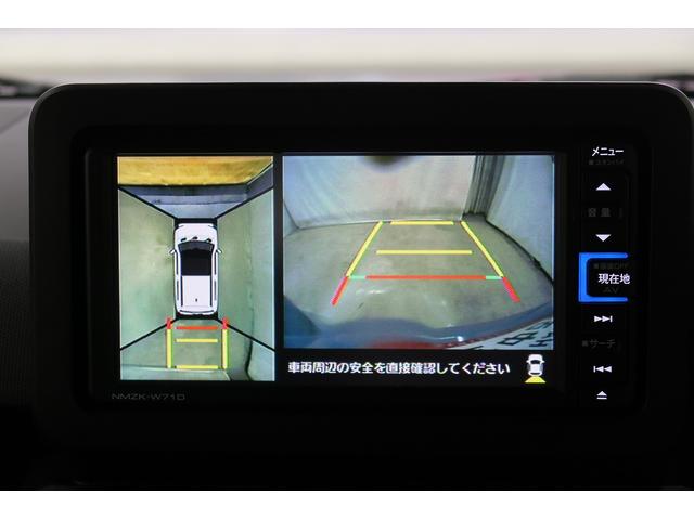 車輌前後左右に搭載した４つのカメラにより、クルマの真上から見ているような映像を表示。運転席から確認しにくい車両周囲の状況を把握できます。