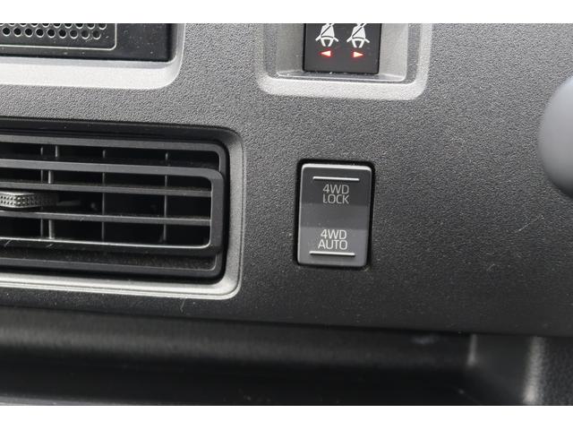 ハイゼットカーゴ ＤＸ　踏み間違い防止　Ｗエアバック　キーフリーシステム　エコアイドル　車線逸脱警報　切替４ＷＤ　オートハイビーム　両側スライドドア　オートライト　運転席エアバッグ　ＡＢＳ　記録簿　ＶＤＣ（17枚目）