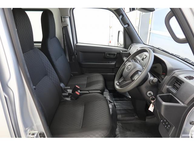ハイゼットカーゴ ＤＸ　踏み間違い防止　Ｗエアバック　キーフリーシステム　エコアイドル　車線逸脱警報　切替４ＷＤ　オートハイビーム　両側スライドドア　オートライト　運転席エアバッグ　ＡＢＳ　記録簿　ＶＤＣ（31枚目）