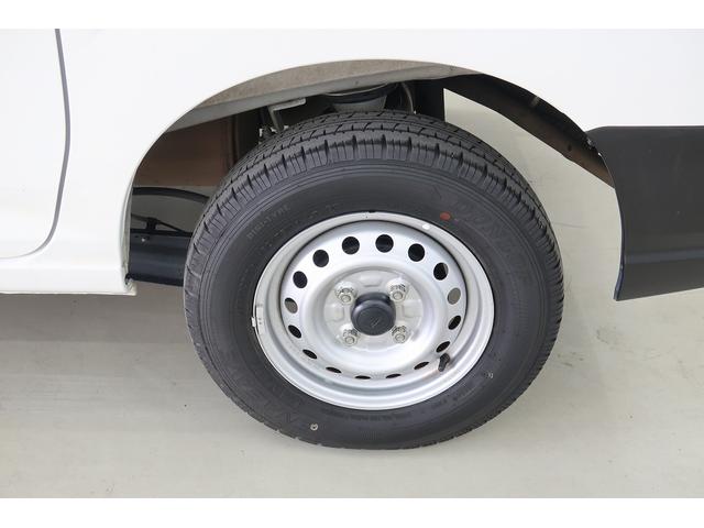 ハイゼットカーゴ ＤＸ　／切替４ＷＤ／ラジオ／オートライト／踏み間違い防止　踏み間違い防止　Ｗエアバック　キーレス　エコアイドル　車線逸脱警報　切替４ＷＤ　オートハイビーム　オートライト　運転席エアバッグ　ＡＢＳ　記録簿　ＶＤＣ（13枚目）