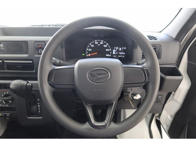 ハイゼットカーゴ ＤＸ　／切替４ＷＤ／ラジオ／オートライト／踏み間違い防止　踏み間違い防止　Ｗエアバック　キーレス　エコアイドル　車線逸脱警報　切替４ＷＤ　オートハイビーム　オートライト　運転席エアバッグ　ＡＢＳ　記録簿　ＶＤＣ（21枚目）