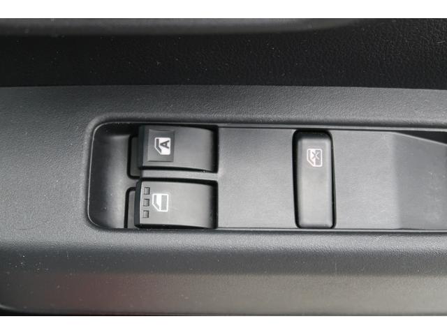 ハイゼットカーゴ ＤＸ　／切替４ＷＤ／ラジオ／オートライト／踏み間違い防止　踏み間違い防止　Ｗエアバック　キーレス　エコアイドル　車線逸脱警報　切替４ＷＤ　オートハイビーム　オートライト　運転席エアバッグ　ＡＢＳ　記録簿　ＶＤＣ（26枚目）