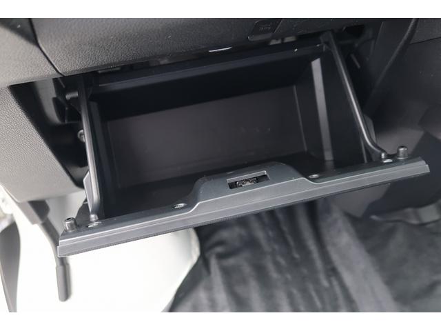 ハイゼットカーゴ ＤＸ　／切替４ＷＤ／ラジオ／オートライト／踏み間違い防止　踏み間違い防止　Ｗエアバック　キーレス　エコアイドル　車線逸脱警報　切替４ＷＤ　オートハイビーム　オートライト　運転席エアバッグ　ＡＢＳ　記録簿　ＶＤＣ（28枚目）