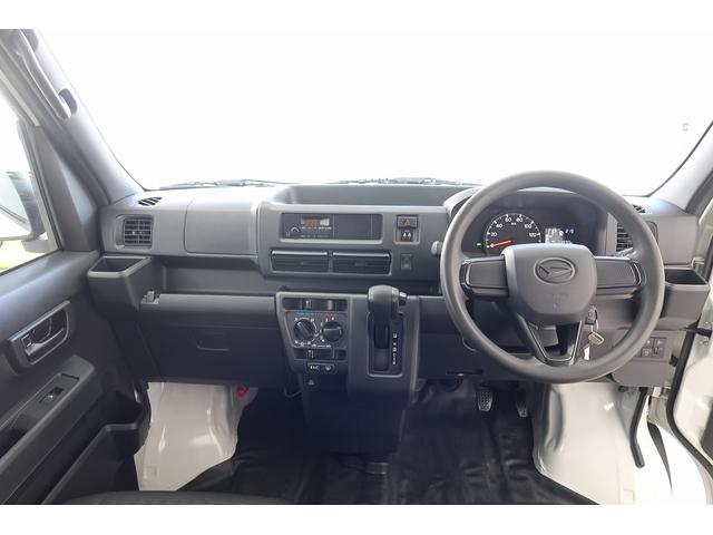 ハイゼットカーゴ ＤＸ　／切替４ＷＤ／ラジオ／オートライト／踏み間違い防止　踏み間違い防止　Ｗエアバック　キーレス　エコアイドル　車線逸脱警報　切替４ＷＤ　オートハイビーム　オートライト　運転席エアバッグ　ＡＢＳ　記録簿　ＶＤＣ（30枚目）