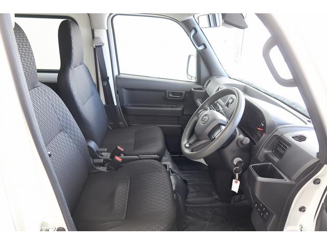 ハイゼットカーゴ ＤＸ　／切替４ＷＤ／ラジオ／オートライト／踏み間違い防止　踏み間違い防止　Ｗエアバック　キーレス　エコアイドル　車線逸脱警報　切替４ＷＤ　オートハイビーム　オートライト　運転席エアバッグ　ＡＢＳ　記録簿　ＶＤＣ（31枚目）