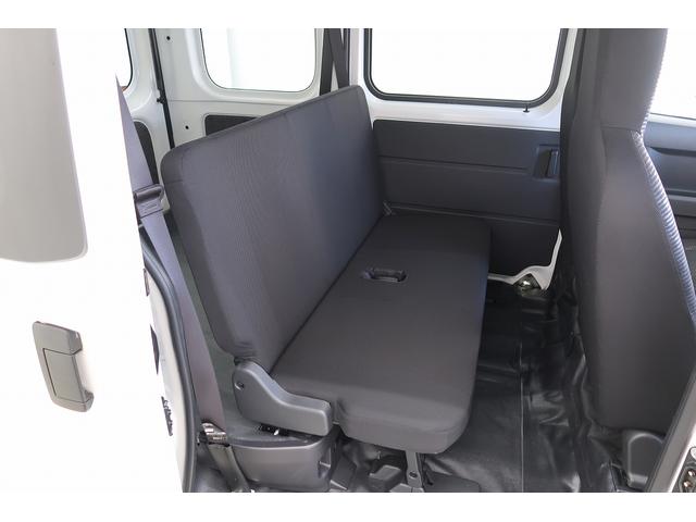 ハイゼットカーゴ ＤＸ　／切替４ＷＤ／ラジオ／オートライト／踏み間違い防止　踏み間違い防止　Ｗエアバック　キーレス　エコアイドル　車線逸脱警報　切替４ＷＤ　オートハイビーム　オートライト　運転席エアバッグ　ＡＢＳ　記録簿　ＶＤＣ（32枚目）