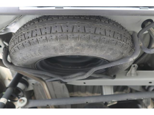 ハイゼットカーゴ ＤＸ　／切替４ＷＤ／ラジオ／オートライト／踏み間違い防止　踏み間違い防止　Ｗエアバック　キーレス　エコアイドル　車線逸脱警報　切替４ＷＤ　オートハイビーム　オートライト　運転席エアバッグ　ＡＢＳ　記録簿　ＶＤＣ（35枚目）