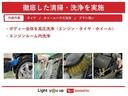専用のエンジンクリーナーで全体に噴霧し汚れを浮かします。ボンネット裏などの汚れを中心にブラシがけを行い、洗浄しエアブローで仕上げております。