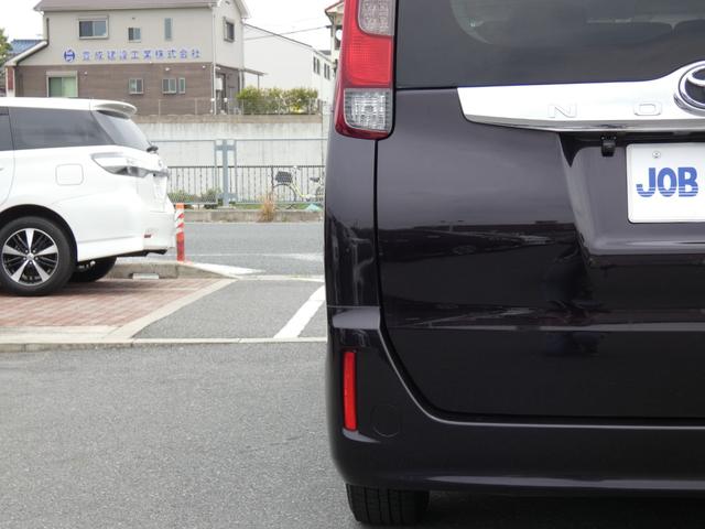 ノア Ｘ　パワースライドドア　メモリーナビ　フルセグ　バックカメラ　ＥＴＣ　ＬＥＤヘッドランプ　アイドリングストップ　ウォークスルー（31枚目）
