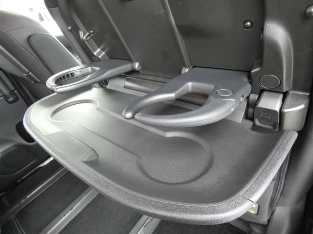 セレナ ｅ－パワー　ハイウェイスターＶ　両側パワスラ　セーフティパックＢ　インテリジェントエマージェンシーブレーキ　純正ナビ　フルセグ　ＥＴＣ　全周囲カメラ　前後ソナー　オートハイビーム　ＬＥＤヘッドランプ　レーダークルーズコントロール（70枚目）