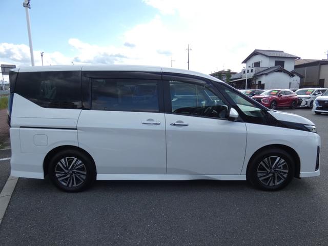 セレナ ｅ－パワー　ハイウェイスターＶ　セカンドスライドアップシート　全方位運転支援システム　後席モニター　１２．３インチディスプレイオーディオ　フルセグ　ＥＴＣ　両側パワスラ　全周囲カメラ　前後ソナー　オートハイビーム　ＬＥＤヘッドランプ（14枚目）