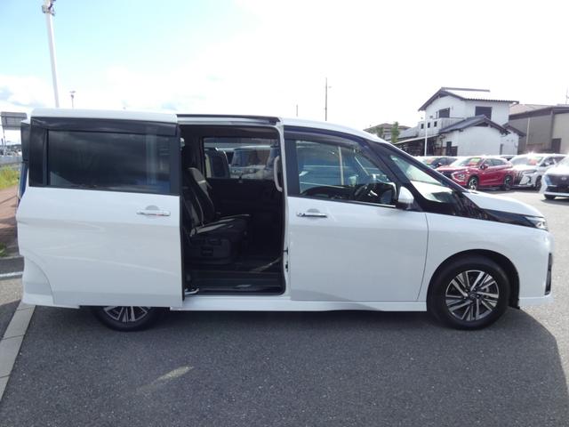 セレナ ｅ－パワー　ハイウェイスターＶ　セカンドスライドアップシート　全方位運転支援システム　後席モニター　１２．３インチディスプレイオーディオ　フルセグ　ＥＴＣ　両側パワスラ　全周囲カメラ　前後ソナー　オートハイビーム　ＬＥＤヘッドランプ（20枚目）