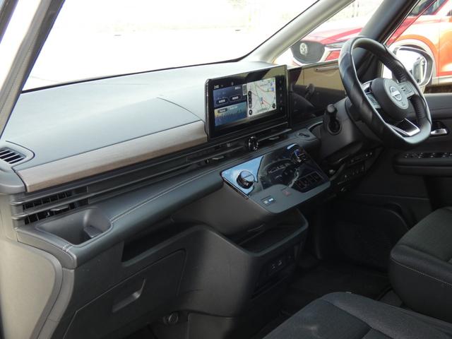 セレナ ｅ－パワー　ハイウェイスターＶ　セカンドスライドアップシート　全方位運転支援システム　後席モニター　１２．３インチディスプレイオーディオ　フルセグ　ＥＴＣ　両側パワスラ　全周囲カメラ　前後ソナー　オートハイビーム　ＬＥＤヘッドランプ（40枚目）