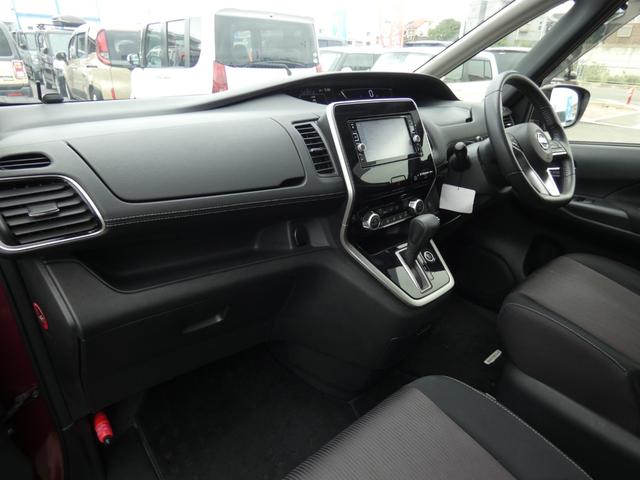 セレナ ハイウェイスター　両側パワースライドドア　純正ナビ　フルセグ　ＥＴＣ　全周囲カメラ　ドライブレコーダー　前後ソナー　クルーズコントロール　純正１６インチＡＷ　パーソナルテーブル　ロールサンシェード　ＵＳＢ端子　禁煙車（41枚目）