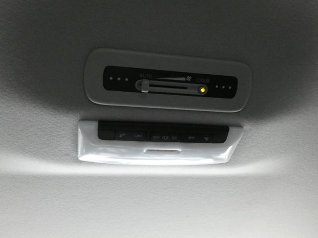 セレナ ハイウェイスター　両側パワースライドドア　純正ナビ　フルセグ　ＥＴＣ　全周囲カメラ　ドライブレコーダー　前後ソナー　クルーズコントロール　純正１６インチＡＷ　パーソナルテーブル　ロールサンシェード　ＵＳＢ端子　禁煙車（62枚目）