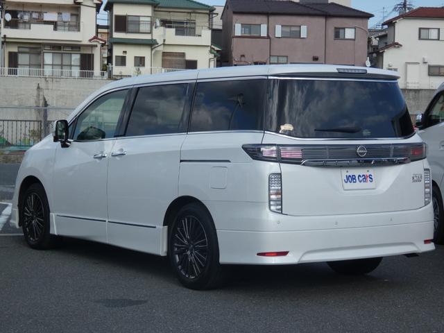 エルグランド ２５０ハイウェイスタープレミアムアーバンクロム　後期　３６０度セーフティアシスト　両側パワースライドドア　純正ナビ　フルセグ　ＥＴＣ　バックカメラ　ドライブレコーダー　前後ソナー　ＢＳＭ　パワーバックドア　革シート　オットマン　シートヒーター（17枚目）
