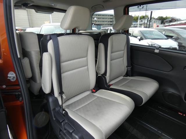 セレナ ｅ－パワー　ハイウェイスターＶ　後期　後席モニター　両側パワスラ　全方位運転支援システム　純正ナビ　フルセグ　ＥＴＣ　全周囲カメラ　ステアリングヒーター　シートヒーター　デジタルインナーミラー　ＢＳＭ　アダプティブＬＥＤヘッドランプ（7枚目）