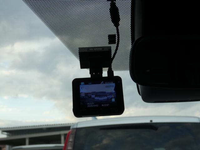 ヴォクシー ハイブリッドＺＳ　煌　セーフティセンス　両側パワースライドドア　純正ナビ　フルセグ　ＥＴＣ　バックカメラ　ドライブレコーダー　ＬＥＤヘッドランプ　純正１６インチＡＷ　シートヒーター　パーソナルテーブル　ロールサンシェード（6枚目）