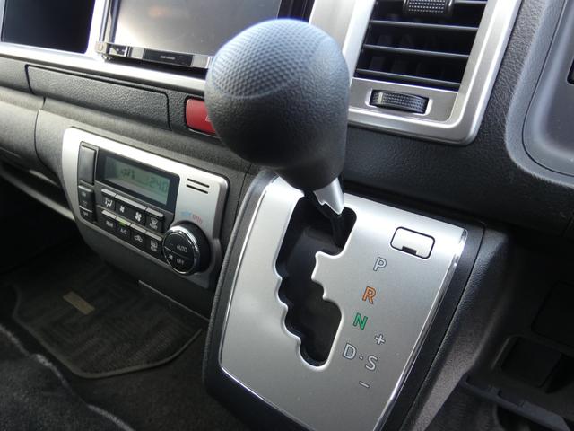 ハイエースワゴン ＧＬ　後期　パワースライドドア　メモリーナビ　ＴＶ視聴可　バックカメラ　ＥＴＣ　チップアップシート　電動格納機能付ドアミラー（10枚目）