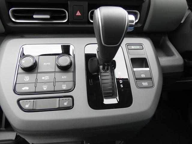 フリード クロスター　両側パワースライドドア　ホンダセンシング　前後ソナー　ＬＥＤヘッドランプ　シートヒーター　ハーフレザーシート　純正１５インチＡＷ　ワンオーナー　禁煙車（6枚目）