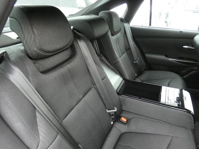 クラウンハイブリッド Ｇ　セーフティセンス　リアサポートＰＫＧ　Ｂスポットモニター　３眼ＬＥＤヘッドランプ　ＴコネクトＳＤナビ　フルセグ　バックカメラ　ＥＴＣ　ＨＵＤ　シートヒーター　パワーシート　ソナー　純正１７インチＡＷ（7枚目）