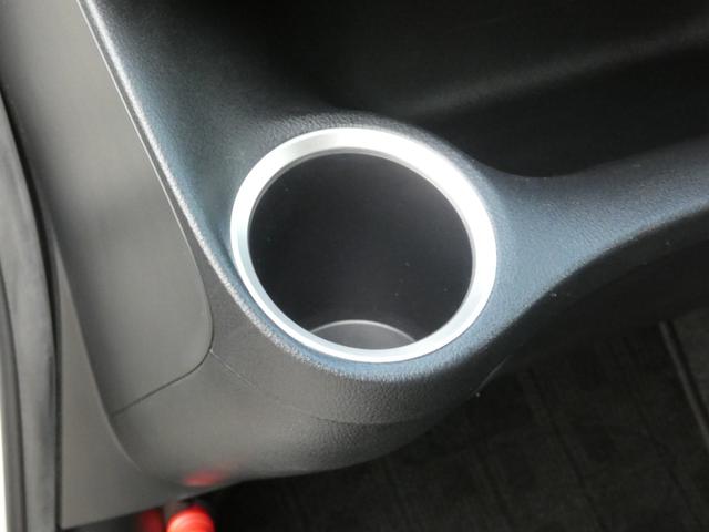 シエンタ ハイブリッドＧ　クエロ　後期　セーフティセンス　両側電動スライドドア　クルーズコントロール　ハーフレザーシート　純正９インチナビ　フルセグ　バックカメラ　ＥＴＣ２．０　ドラレコ　ＬＥＤヘッドランプ　純正１５インチＡＷ　ソナー（53枚目）