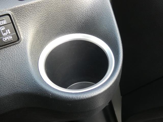 シエンタ ハイブリッドＧ　クエロ　後期　セーフティセンス　両側電動スライドドア　クルーズコントロール　ハーフレザーシート　純正９インチナビ　フルセグ　バックカメラ　ＥＴＣ２．０　ドラレコ　ＬＥＤヘッドランプ　純正１５インチＡＷ　ソナー（54枚目）