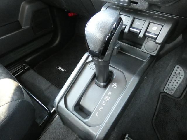 ジムニー ＸＧ　４ＷＤ　メモリーナビ　フルセグ　ＤＶＤ　Ｂｌｕｅｔｏｏｔｈ　ダウンヒルアシスト　ワンオーナー　アイドリングストップ　オートライト　純正１５インチＡＷ（9枚目）