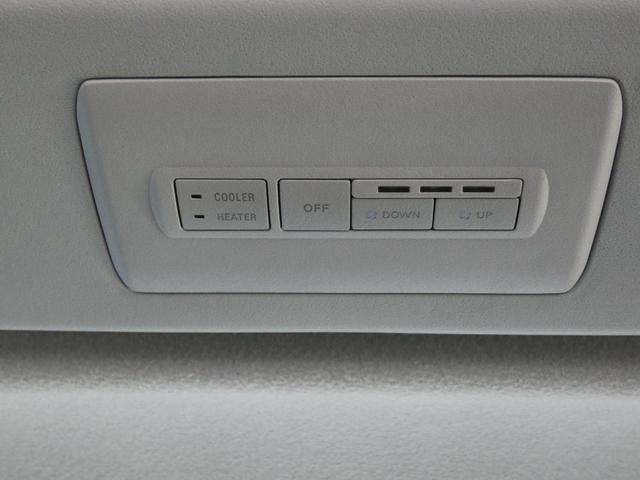 デリカＤ：５ Ｐ　両側パワスラ　１０．１型ナビ　フルセグ　ＥＴＣ　レーダークルーズ　衝突軽減　ＢＳＭ　パワーバックドア　パワーシート　純正１８インチＡＷ　ステアリングヒーター　シートヒーター　ドラレコ　プッシュスタート（70枚目）