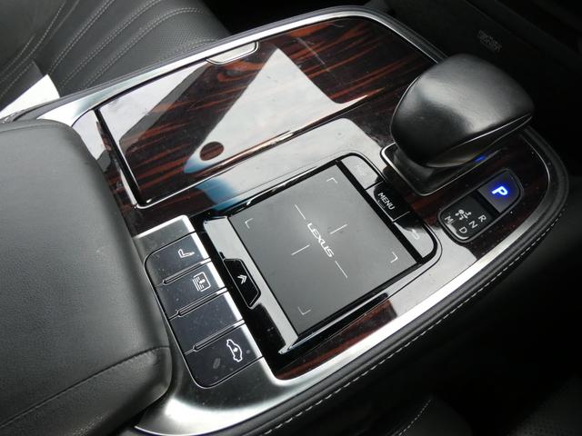 ＬＳ ＬＳ５００　エグゼクティブ　セーフティシステムプラスＡ　後席１１．６インチディスプレイ　フルセグ　マークレビンソン　ＢＳＭ　ＨＵＤ　黒革シート　デジタルインナーミラー　後席マルチオペレーションパネル　アラウンドビューモニター（6枚目）