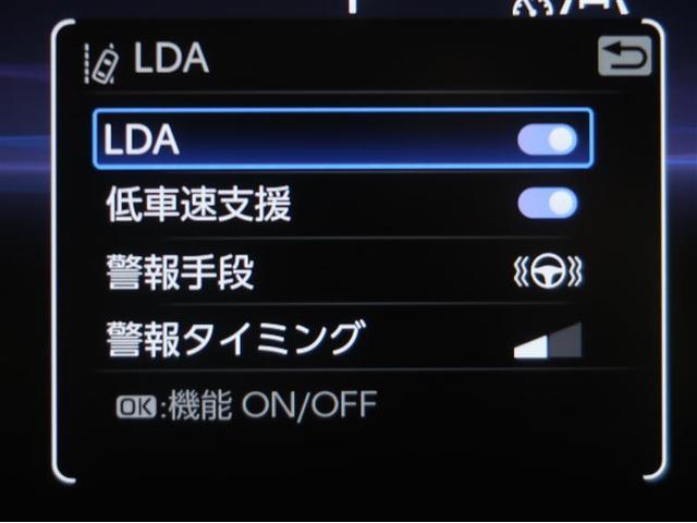 クラウンクロスオーバー Ｇレザーパッケージ　盗難防止装置　レザーシート　スマートキー　クルコン　ＬＥＤヘッドランプ　ＥＴＣ　ドラレコ　バックカメラ　パワーシート　４ＷＤ　キーレス　１００Ｖ電源　フルセグＴＶ　アイドリングストップ　横滑り防止機能（12枚目）