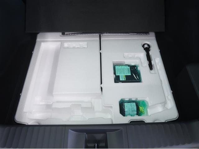 プリウス Ｚ　リアカメラ　プリクラッシュ　ＰＷシート　ＡＣ１００Ｖ電源　ＬＥＤランプ　オートクルーズ　アルミホイール　ドライブレコーダ　ＡＣ　運転席エアバッグ　横滑り防止装置　ＥＴＣ付　盗難防止システム　ＴＶ（31枚目）