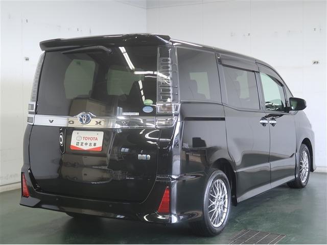 ヴォクシー ハイブリッドＺＳ　煌ＩＩＩ　アイドリングストップ　地デジＴＶ　リヤカメラ　１オナ車　Ｗエアコン　スマートキー　ＤＶＤ再生可　クルコン　ＶＳＣ　キーレス　アルミホイール　ナビ＆ＴＶ　ＬＥＤヘッドランプ　ＥＴＣ　３列シート　ＡＢＳ（6枚目）