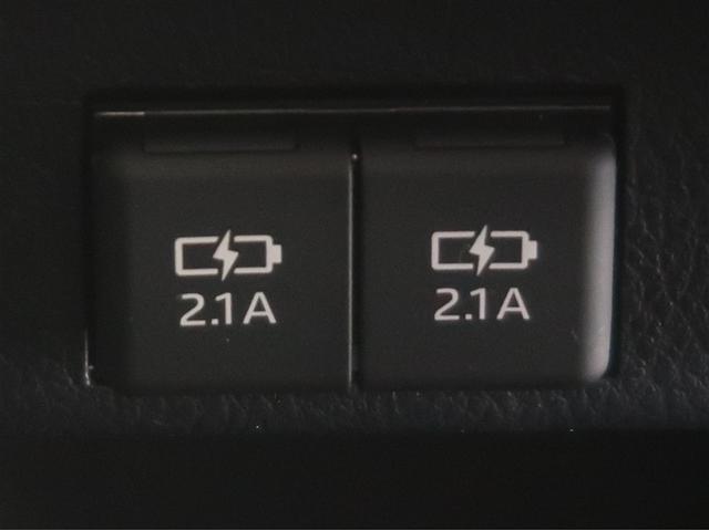 ヴォクシー ハイブリッドＺＳ　煌ＩＩＩ　アイドリングストップ　地デジＴＶ　リヤカメラ　１オナ車　Ｗエアコン　スマートキー　ＤＶＤ再生可　クルコン　ＶＳＣ　キーレス　アルミホイール　ナビ＆ＴＶ　ＬＥＤヘッドランプ　ＥＴＣ　３列シート　ＡＢＳ（21枚目）