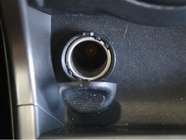 専用ソケットをご用意して頂くとスマートフォン等の充電が出来、便利です。